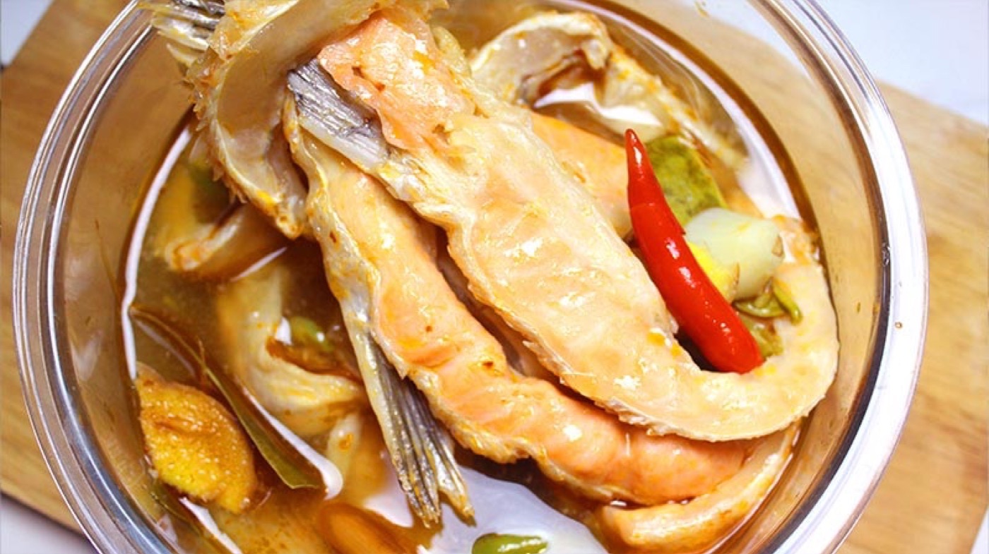 Salmon Belly Tom Yum Soup (Easy Thai Hot and Sour Soup)